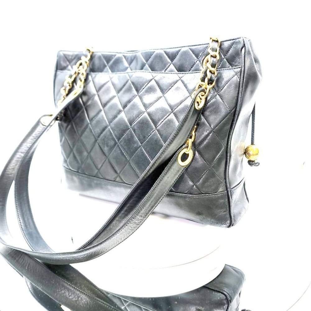 RARE 1991 Vintage Black Lambskin Chanel Purse - Authenticated! - Picture 4 of 15